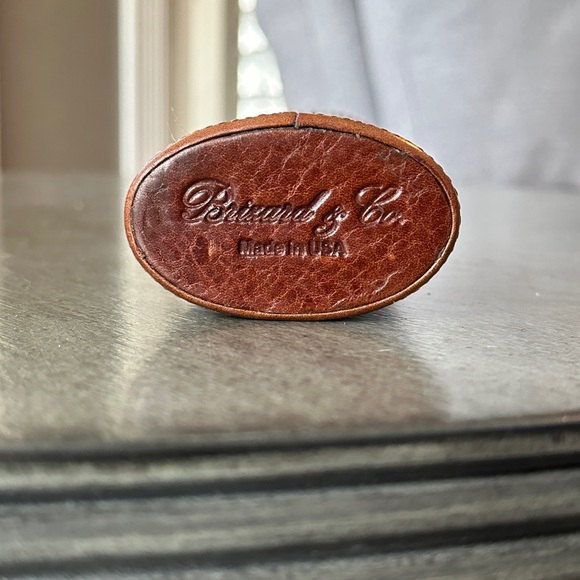 The Luxury Eyewear Stand - Natural Leather - Picture 3 of 7